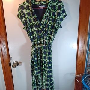 Woman's dress Liz Claiborne medium geometric design short sleeve midi